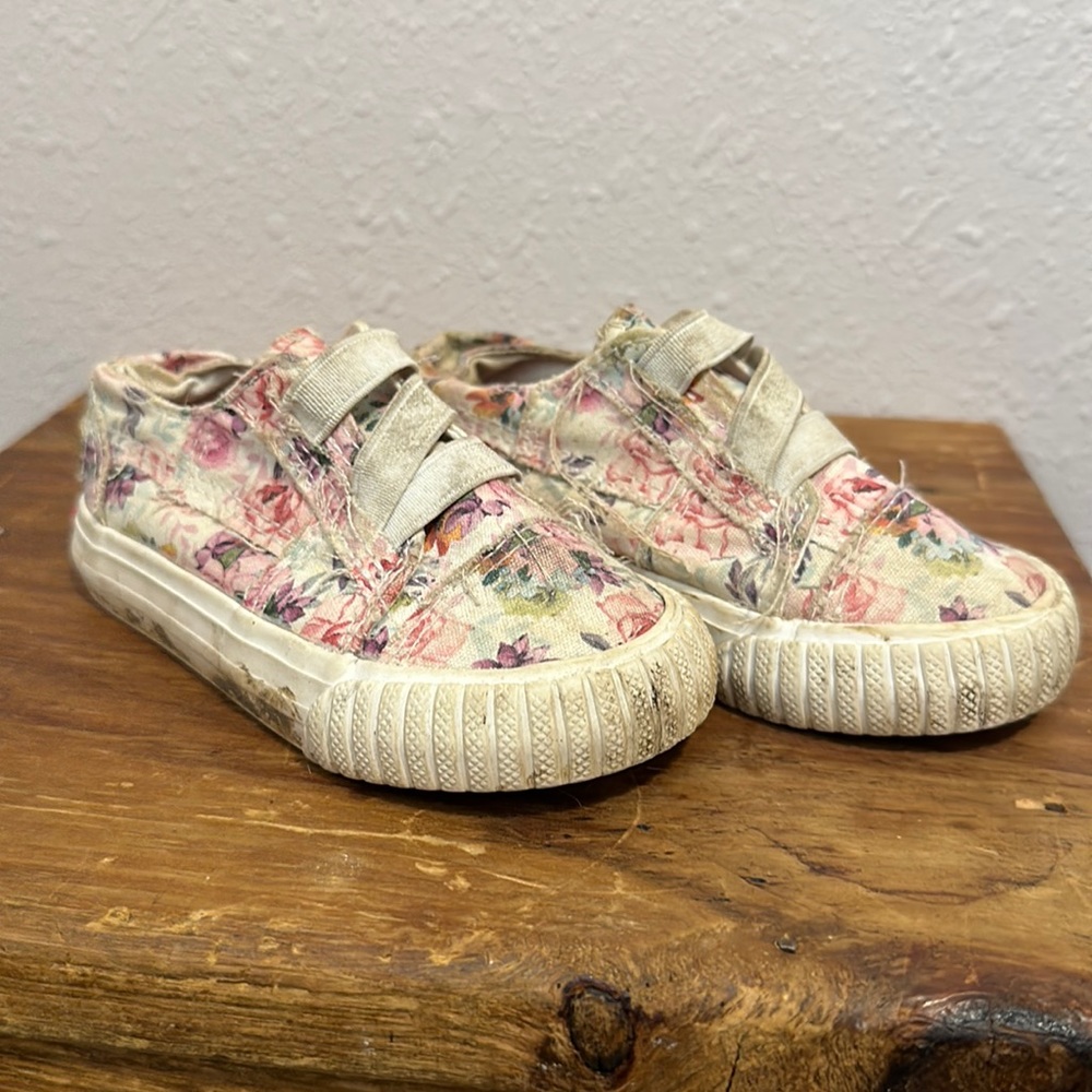 Girls blowfish sneakers